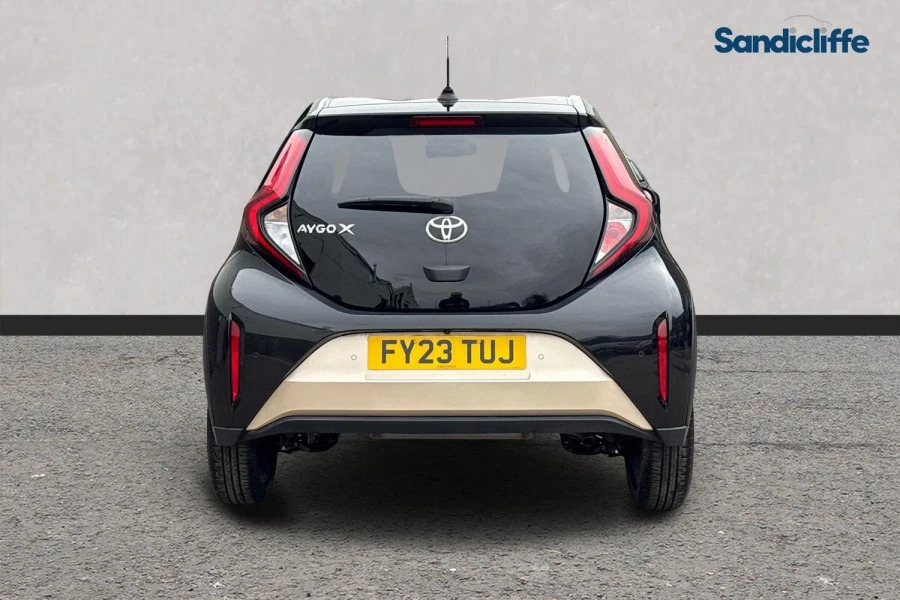 Toyota Aygo X Aygo X 1.0 Vvt-i Edge Hatchback FY23TUJ Beige #5