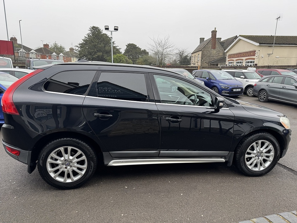 Volvo XC60 D5 Se Lux AJ09PZF Black #6