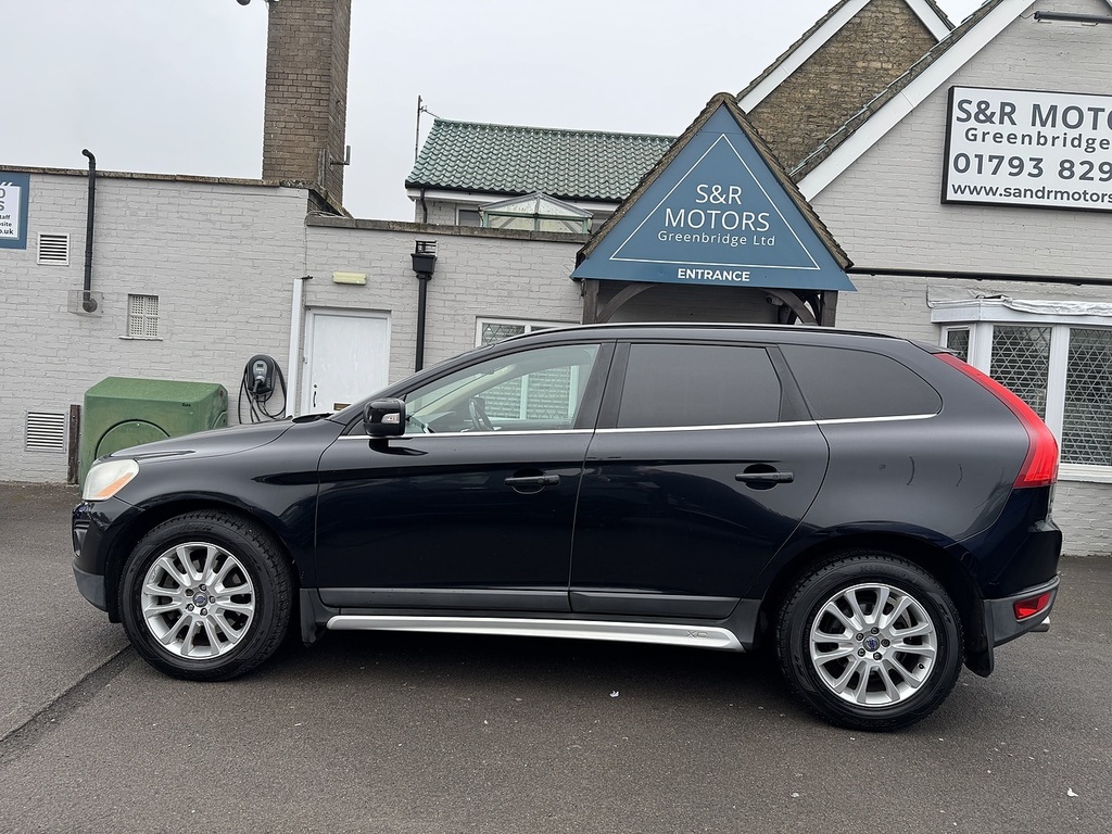Volvo XC60 D5 Se Lux AJ09PZF Black #2