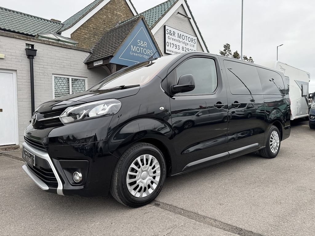Toyota Proace Verso D Shuttle Black