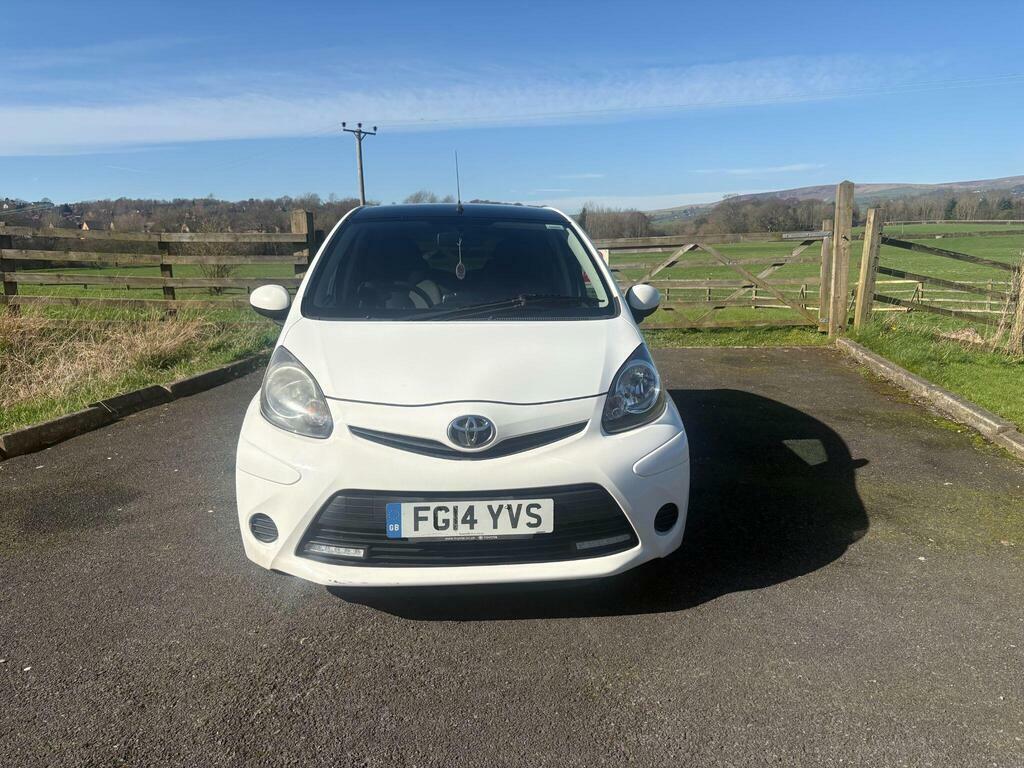 Toyota Aygo 1.0 Vvt-i Move Euro 5 FG14YVS White #2