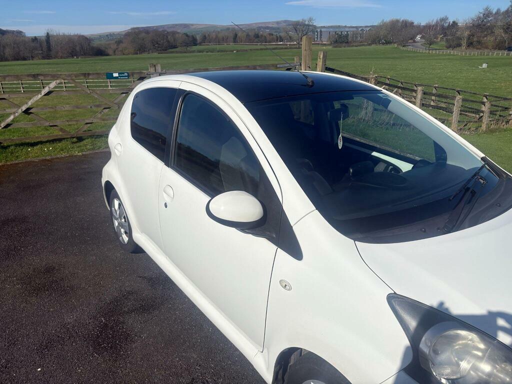Toyota Aygo 1.0 Vvt-i Move Euro 5 FG14YVS White #3
