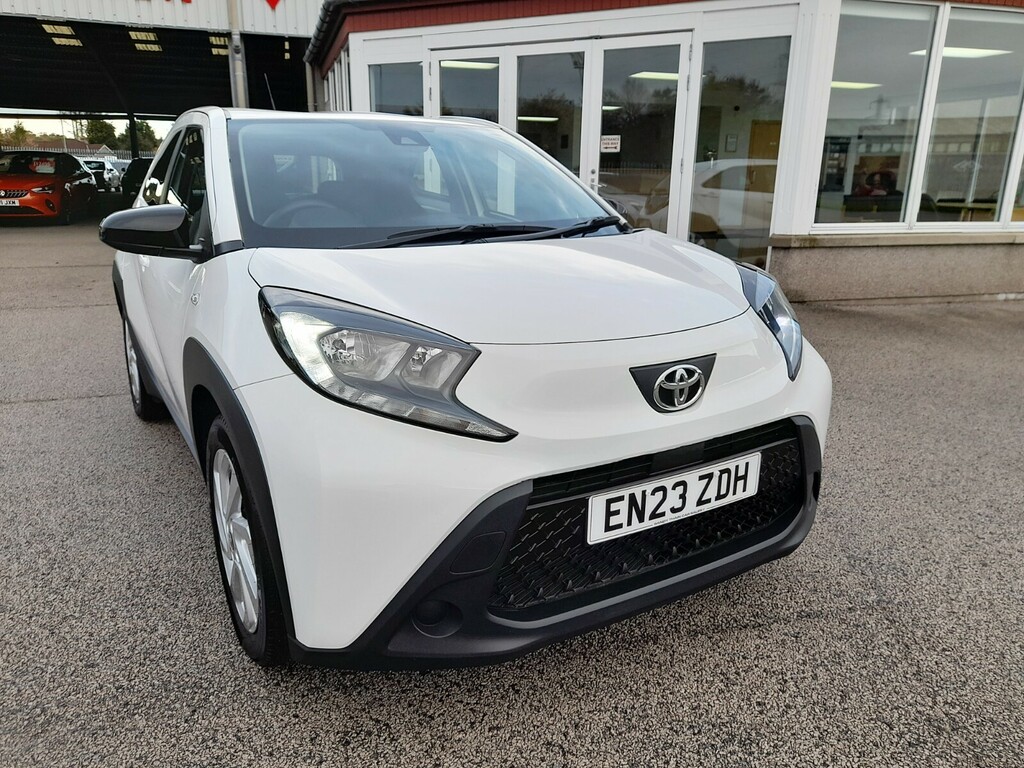 Toyota Aygo X 1.0 Vvt-i Pure 8899 Miles EN23ZDH White #2