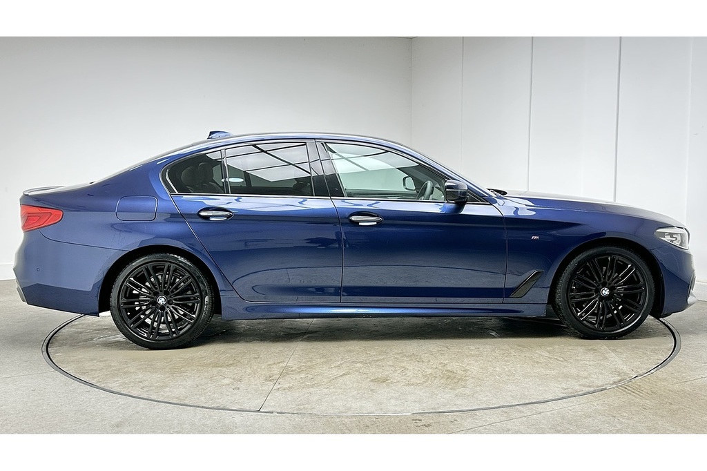 BMW 5 Series 520D M Sport Blue #4