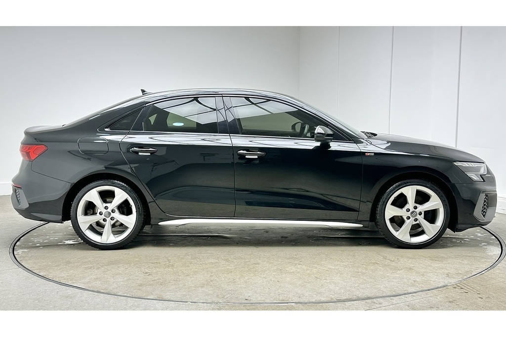 Audi A3 Tfsi S Line DE21ZCL Black #4