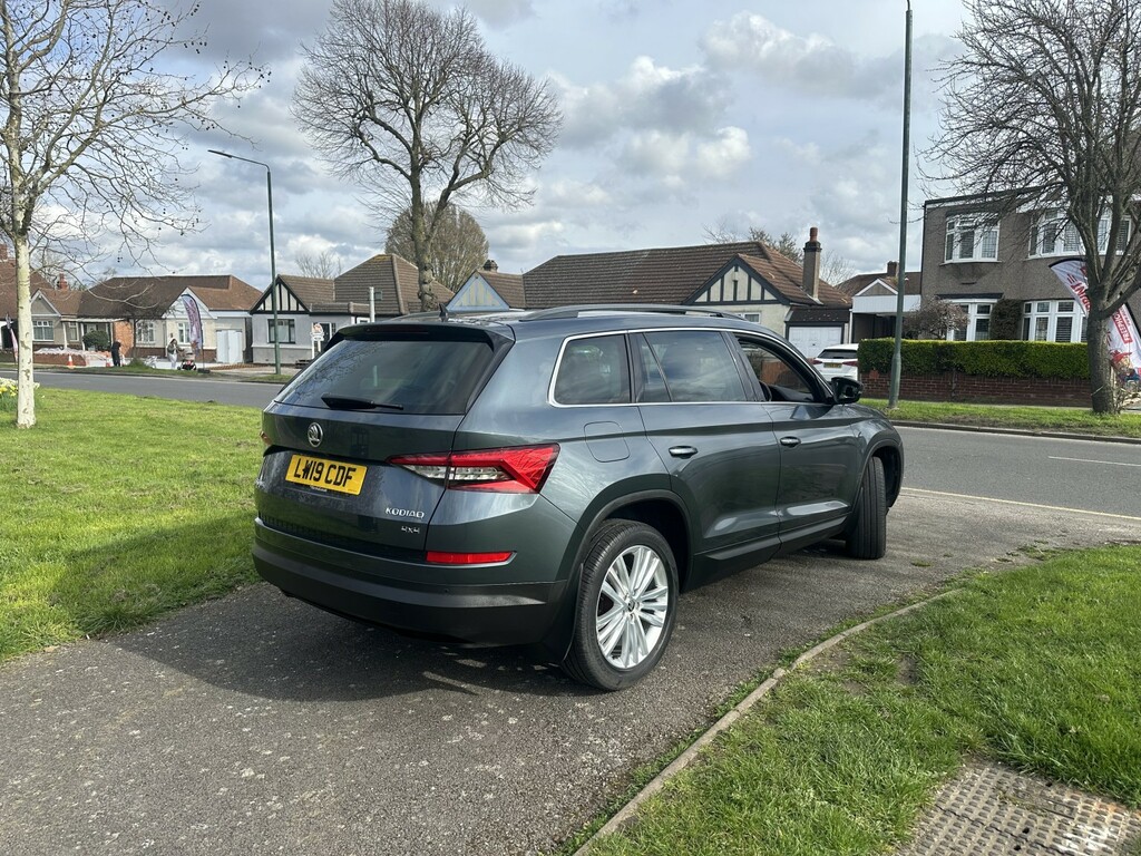 Skoda Kodiaq Suv 1.5 Tsi Act Se L 201919 LW19CDF Grey #4