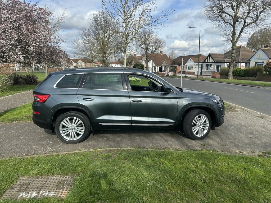 Skoda Kodiaq Suv 1.5 Tsi Act Se L 201919 LW19CDF Grey #3