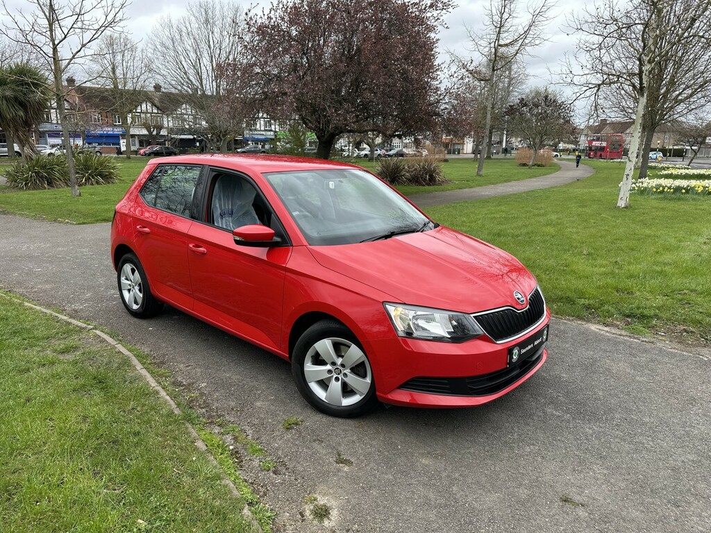 Skoda Fabia Hatchback 1.2 Tsi Se 201515 Red
