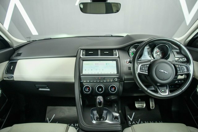 Jaguar E-Pace 2019 2.0 P200 R-dynamic Se Suv Awd Black #4