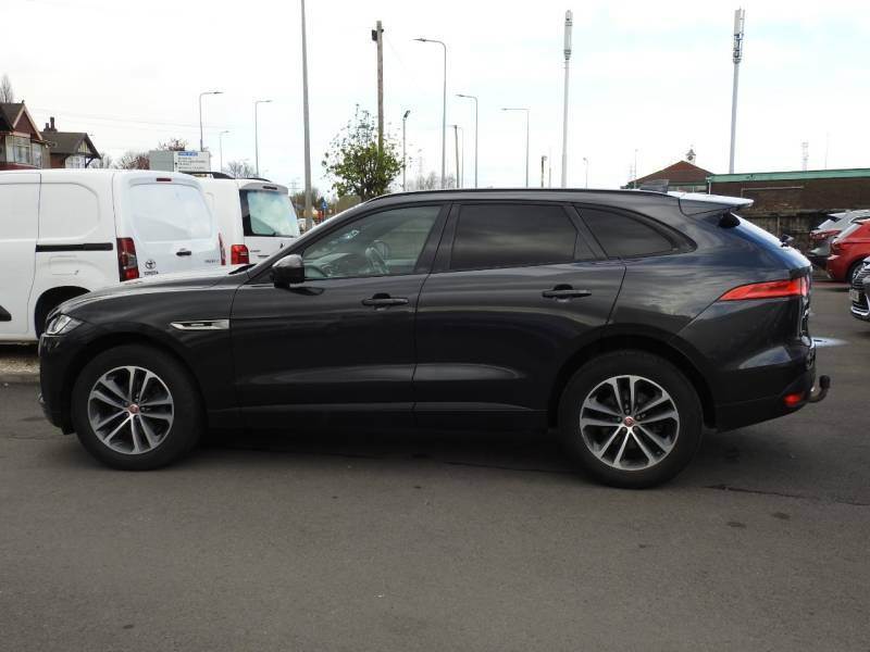 Jaguar F-Pace 2.0D 240 R-sport Awd - 2017 67 OV67XFO Grey #2