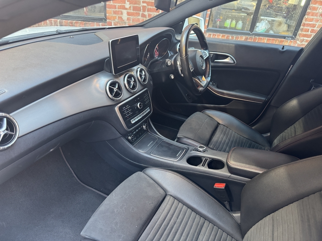 Mercedes-Benz CLA Class Saloon 1.6 Cla 200 Amg Line Edition White #5