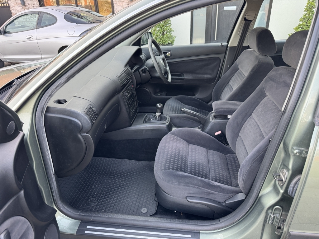 Volkswagen Passat 2.0 S Green #6