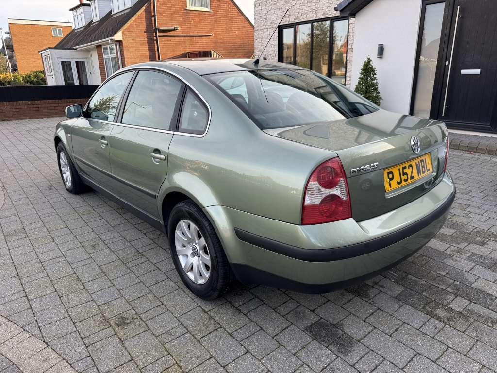 Volkswagen Passat 2.0 S Green #11