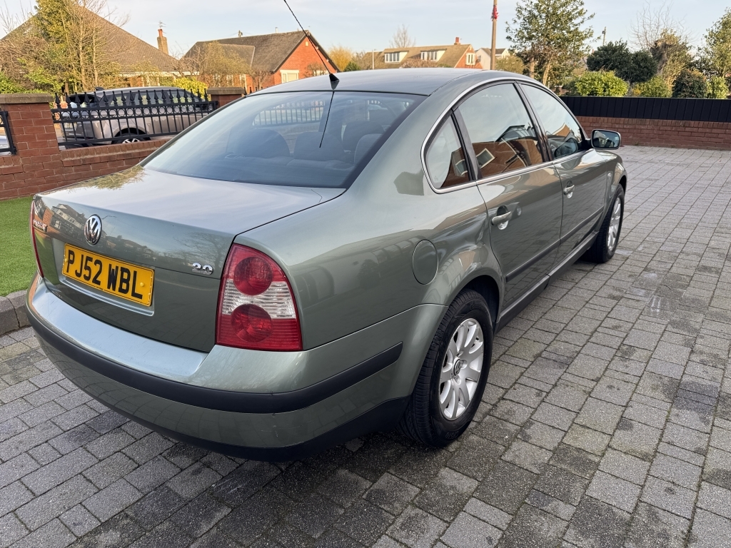 Volkswagen Passat 2.0 S Green #10