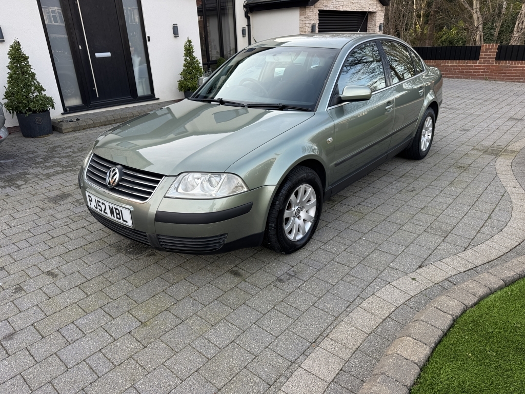 Volkswagen Passat 2.0 S Green #1