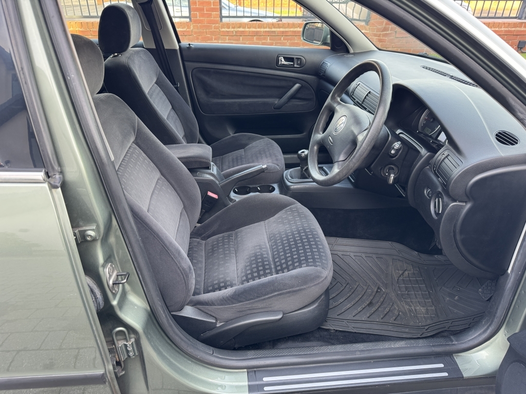 Volkswagen Passat 2.0 S Green #9
