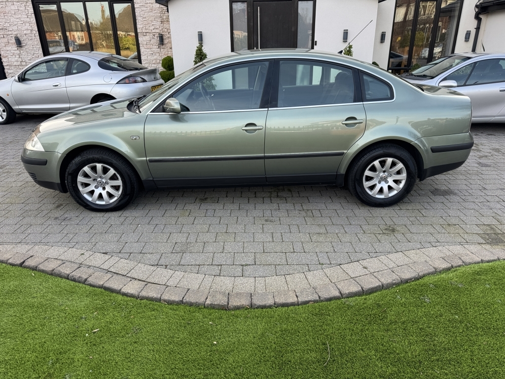 Volkswagen Passat 2.0 S Green #2