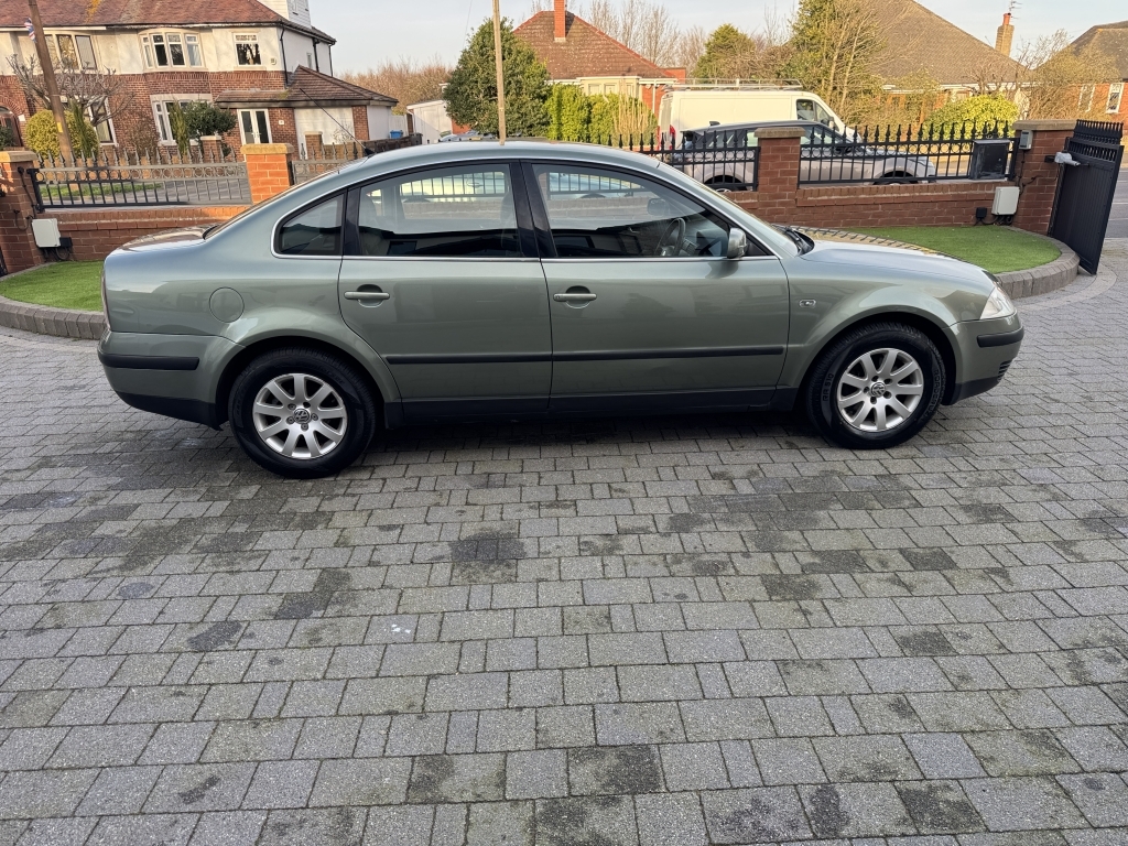 Volkswagen Passat 2.0 S Green #13