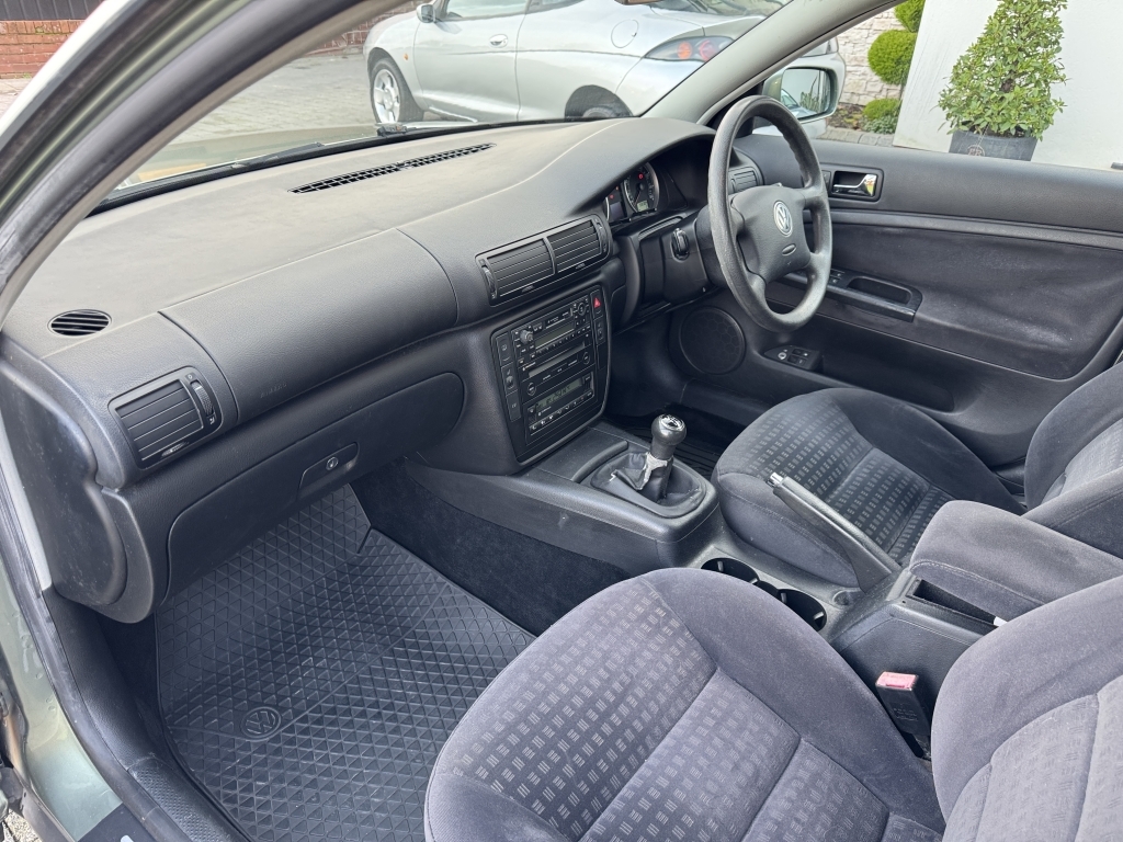 Volkswagen Passat 2.0 S Green #5