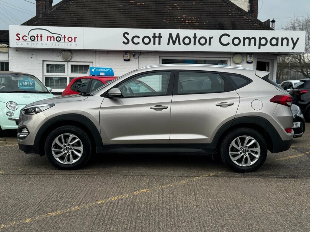 Hyundai Tucson 1.6L Se HJ17CVF White #4