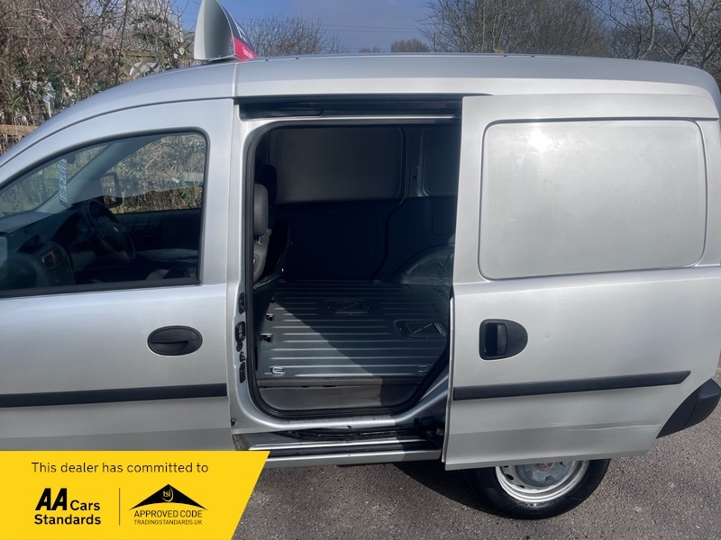Vauxhall Combo 1.2 2000 Cdti Swb Hc 69 Bhp White #9