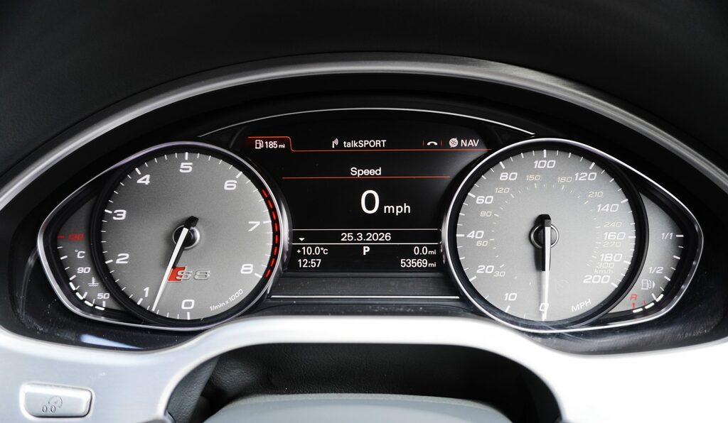 Audi S8 S8 Tfsi Quattro Tip Carbon Pack Black #37