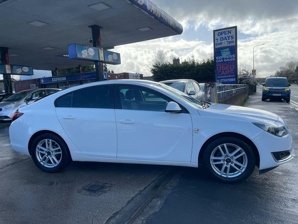 Vauxhall Insignia Hatchback 1.6 Cdti Ecoflex Sri Euro 6 Ss 2 SE65GJG White #3