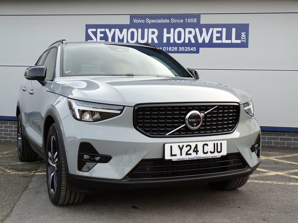 Volvo XC40 2.0 B3 Mhev Plus Dark Dct Euro 6 Ss