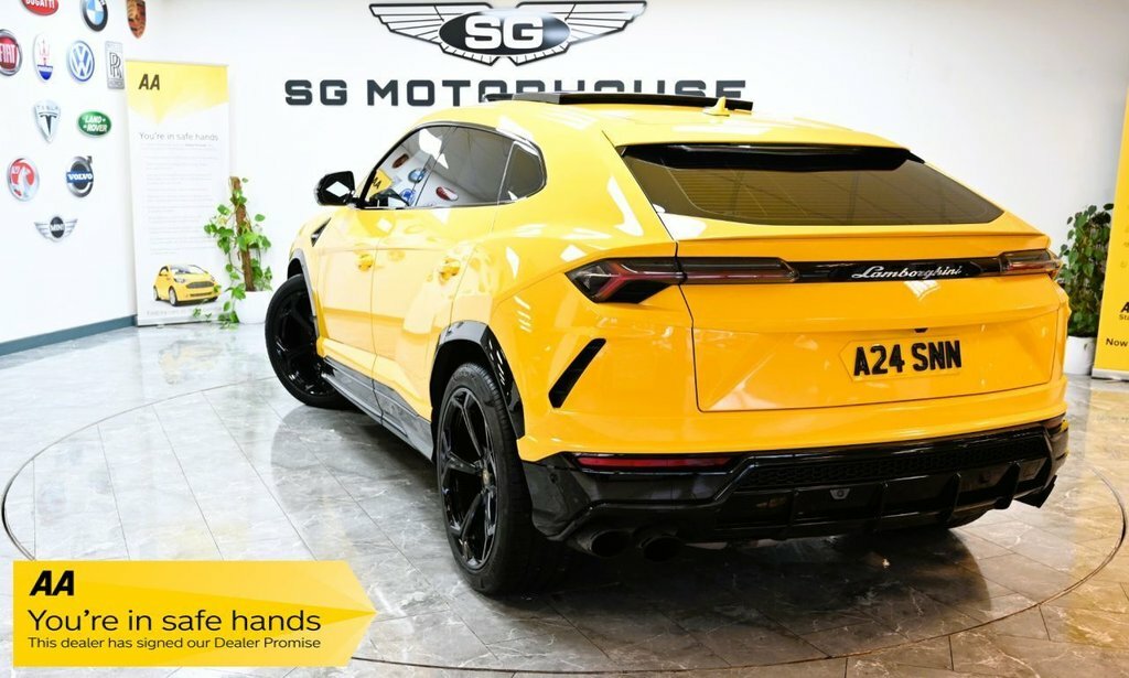 Lamborghini Urus Estate Yellow