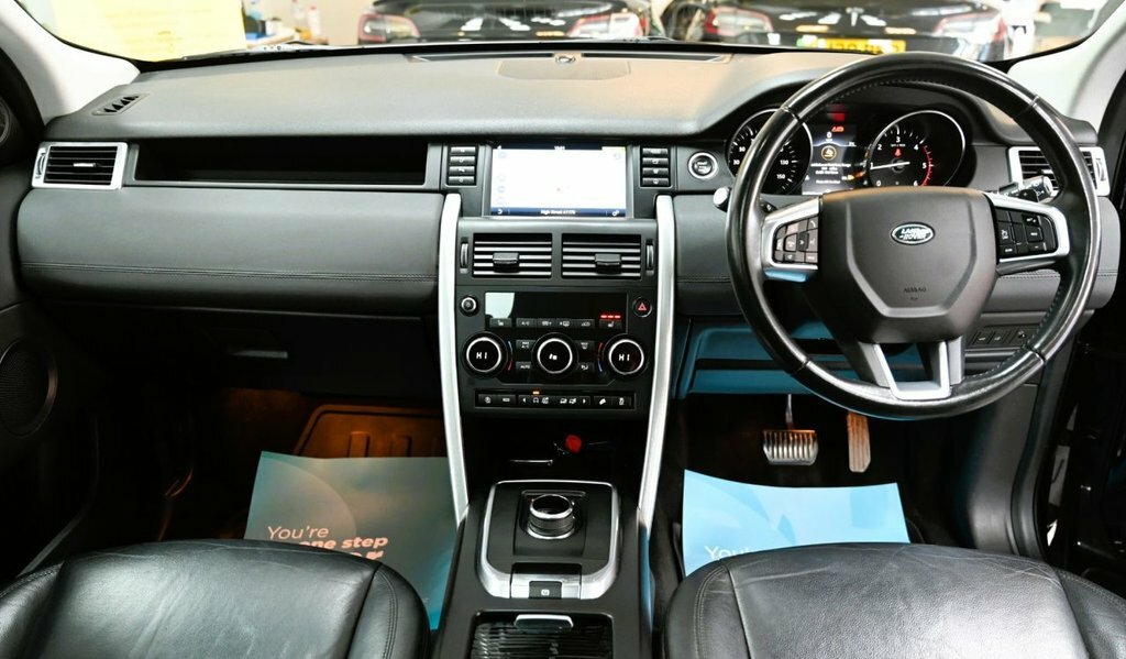 Land Rover Discovery Sport 2L Se Tech LC67KXL Black #4