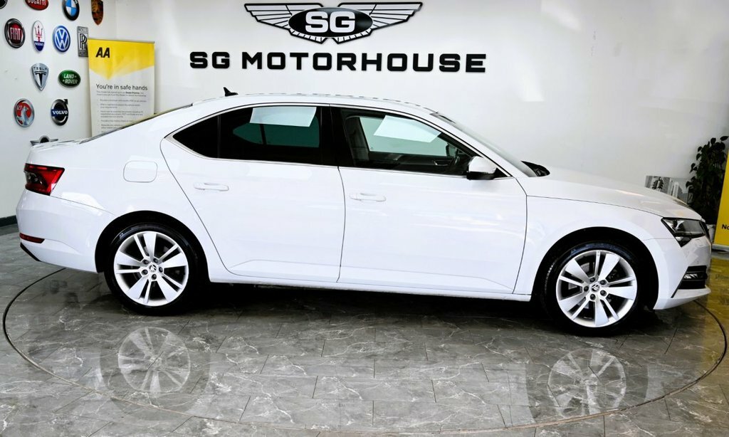 Skoda Superb 1.4L Se L KW69HHJ White #4