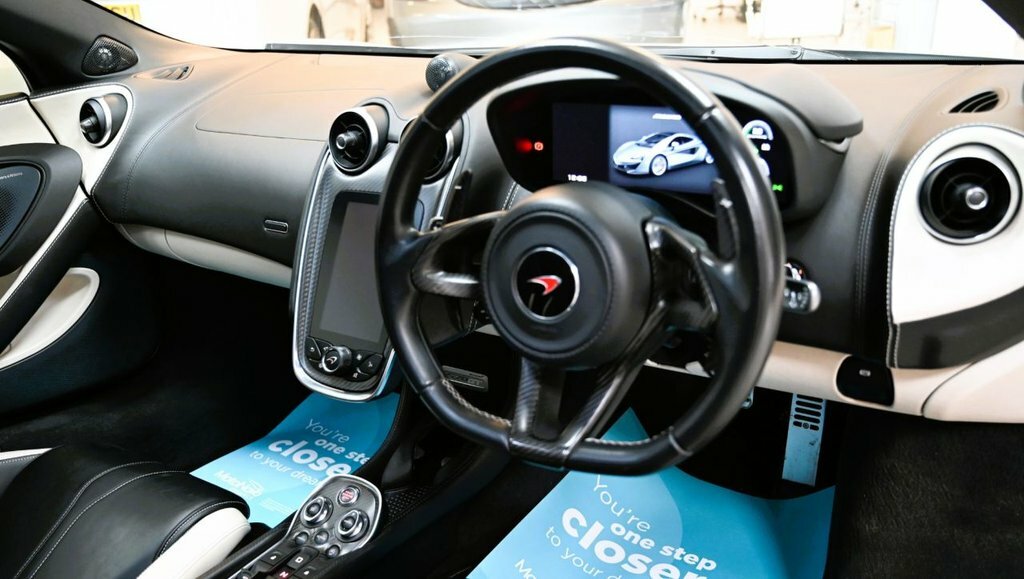 McLaren 570GT Coupe MP19UWM White #3