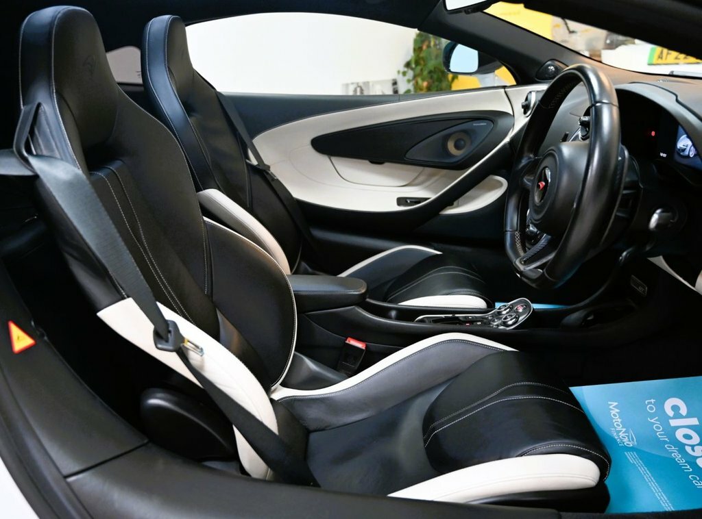 McLaren 570GT Coupe MP19UWM White #4