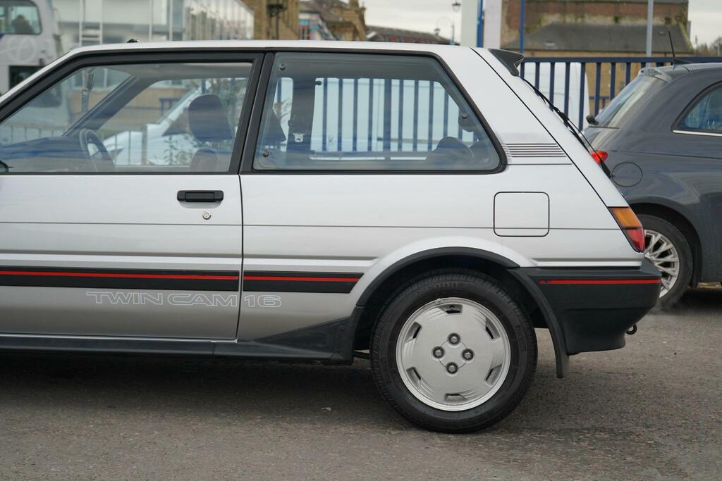 Toyota Corolla Gl Red #30