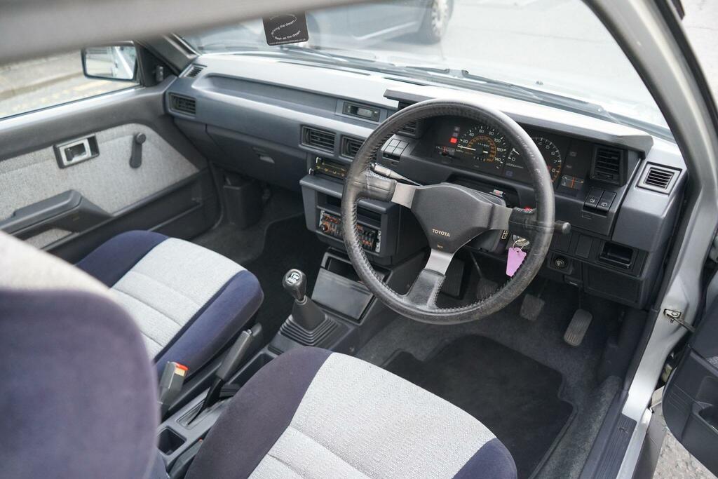 Toyota Corolla Gl Red #16