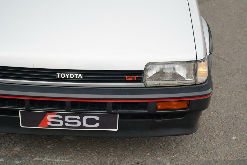 Toyota Corolla Gl Red #31