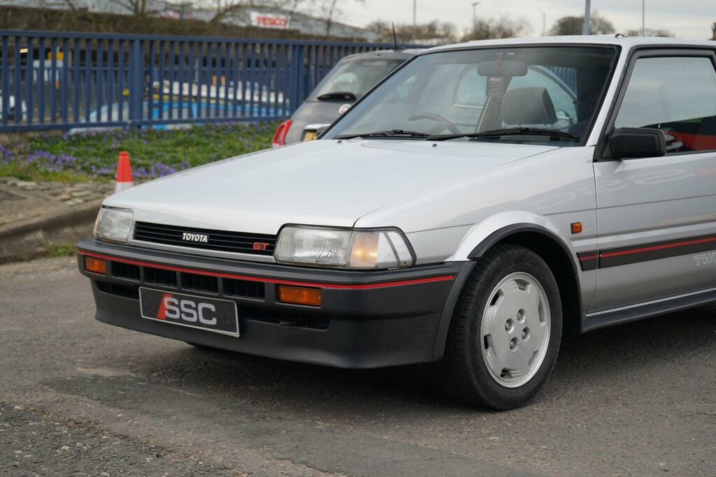 Toyota Corolla Gl Red #27