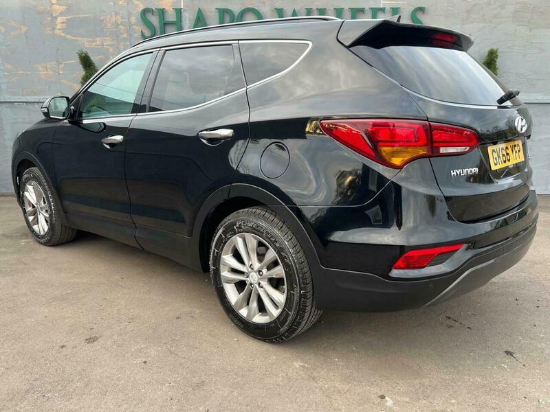 Hyundai Santa Fe 2.2 Crdi Blue Drive Premium 4Wd Euro 6 S S GK66YFP Black #2