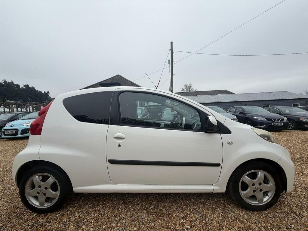Peugeot 107 Hatchback 1.0 12V Sportium Euro 5 201161 PE61MWP White #6