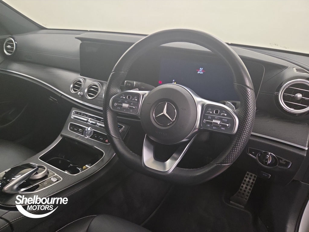Mercedes-Benz E Class E Class 2.0 E220d Amg Line Edition Premium Saloo MF70WZP White #4