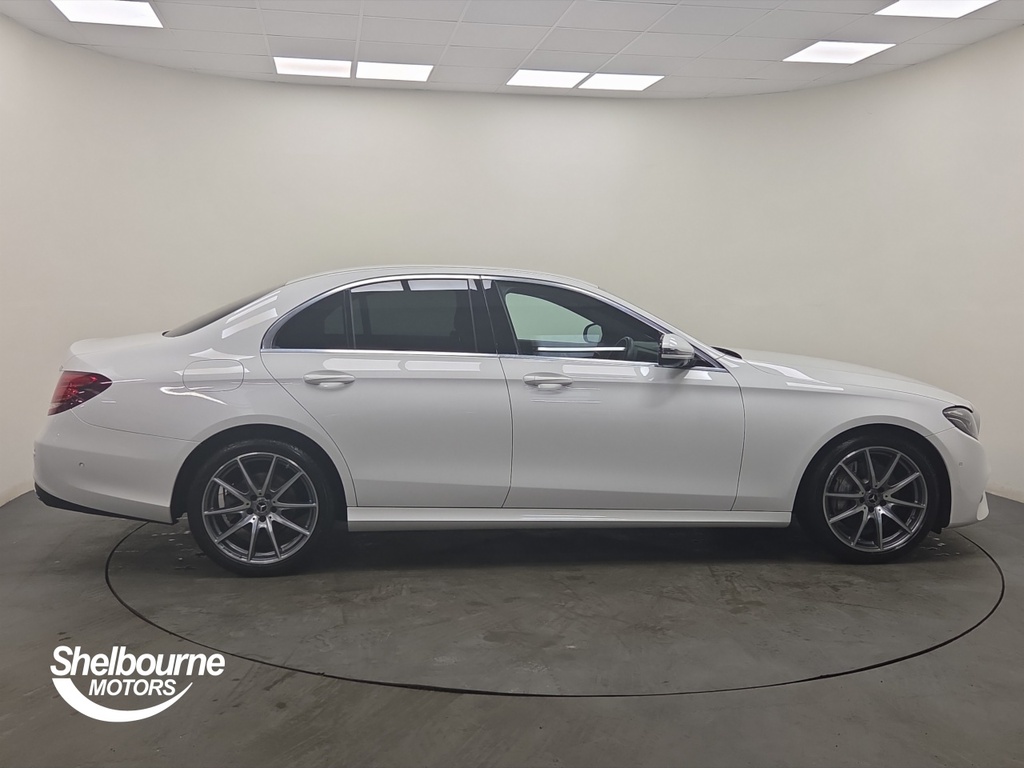 Mercedes-Benz E Class E Class 2.0 E220d Amg Line Edition Premium Saloo MF70WZP White #3
