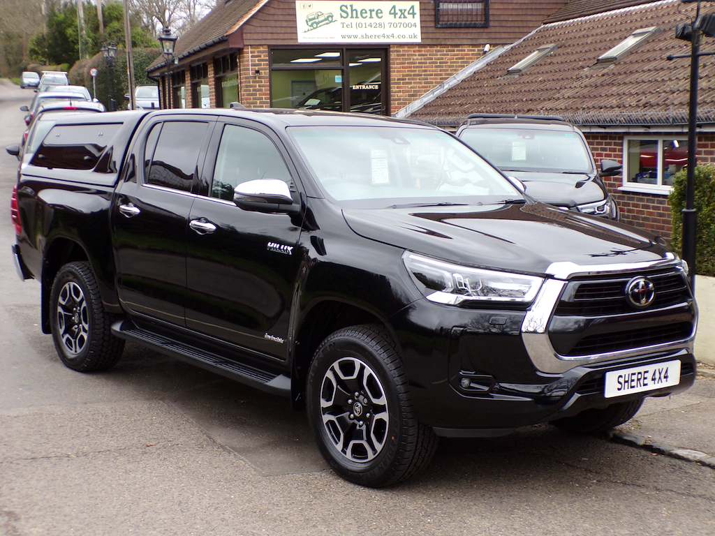 Toyota HILUX 2.4 D-4d Invincible Pickup Double Cab A Black