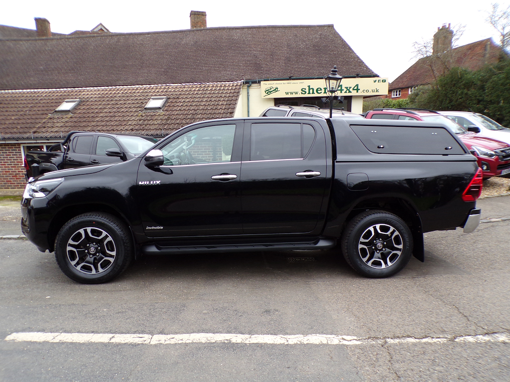 Toyota HILUX 2.4 D-4d Invincible Pickup Double Cab A CF72ZKW Black #6