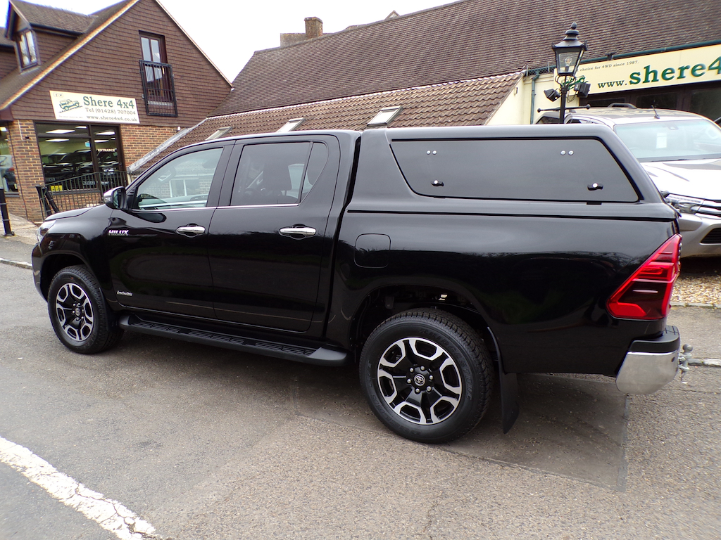 Toyota HILUX 2.4 D-4d Invincible Pickup Double Cab A CF72ZKW Black #3