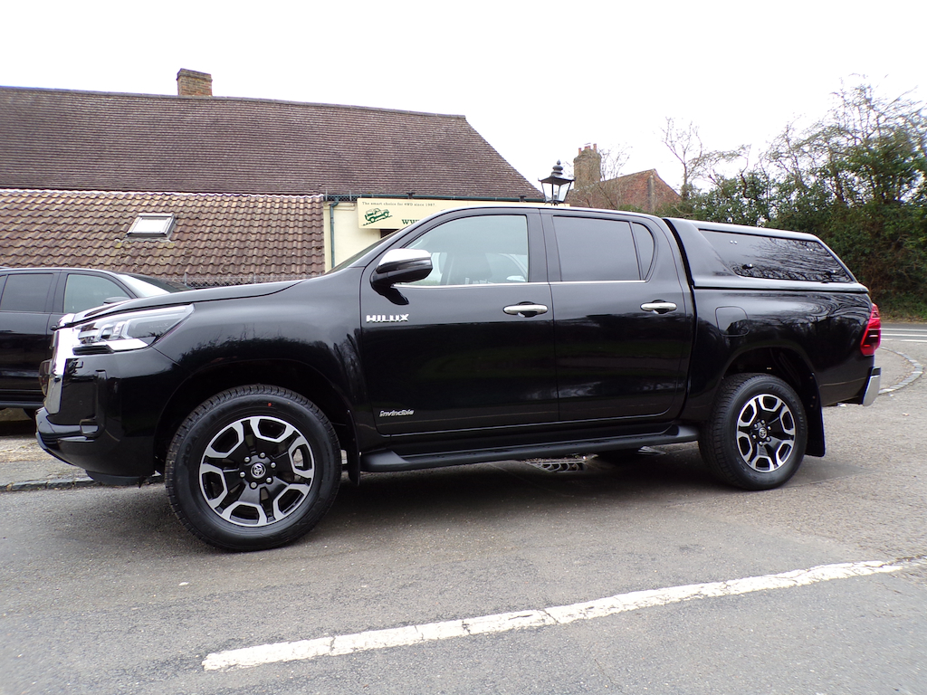 Toyota HILUX 2.4 D-4d Invincible Pickup Double Cab A CF72ZKW Black #2