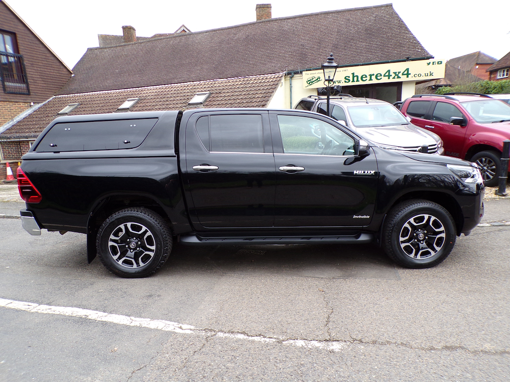 Toyota HILUX 2.4 D-4d Invincible Pickup Double Cab A CF72ZKW Black #4