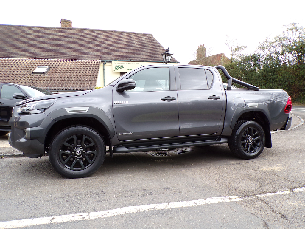 Toyota HILUX 2.8 D-4d Invincible X Pickup Double Cab GL71OJF Grey #2