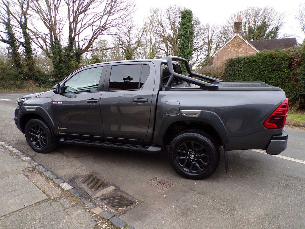 Toyota HILUX 2.8 D-4d Invincible X Pickup Double Cab GL71OJF Grey #4
