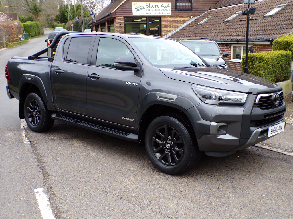Toyota HILUX 2.8 D-4d Invincible X Pickup Double Cab Grey
