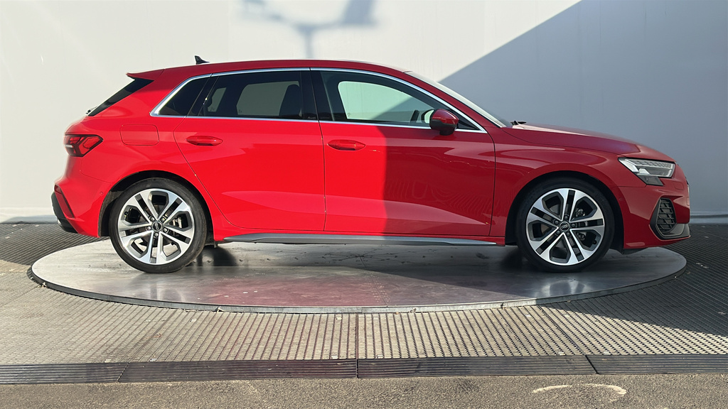 Audi A3 1.5 Tfsi 35 S Line Sportback Eur GY74MHX Red #5